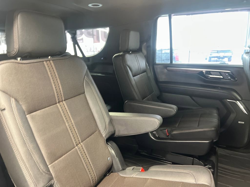 Used 2025 Chevrolet Suburban High Country AWD/4WD image 44