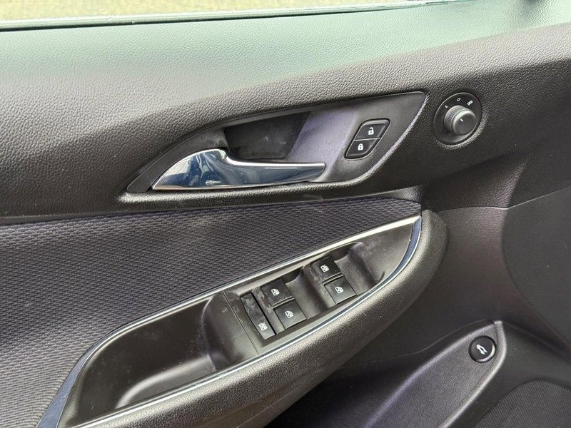 Used 2017 Chevrolet Cruze LT image 18