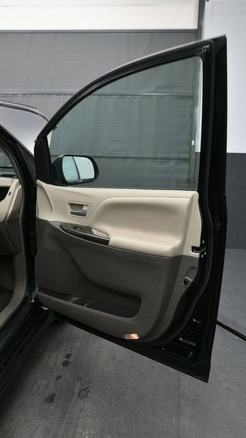 Used 2018 Toyota Sienna XLE AWD/4WD image 13
