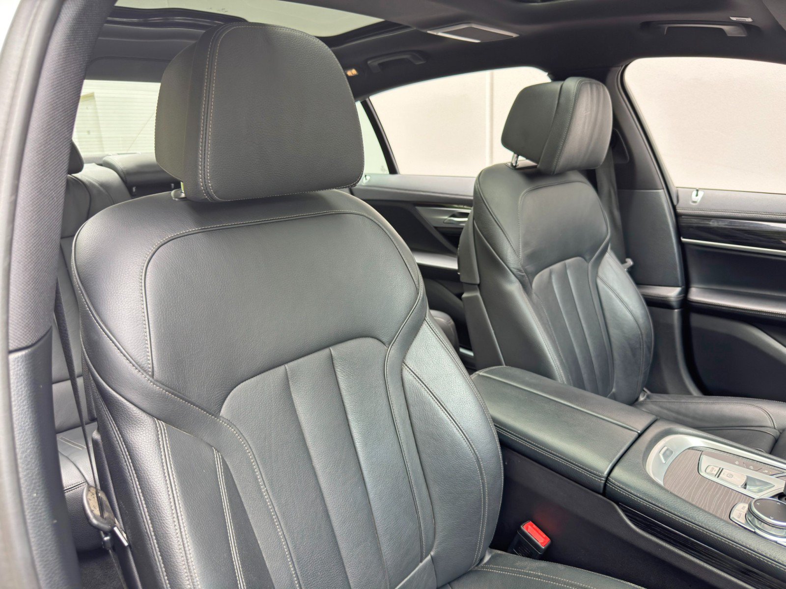 Used 2022 BMW 740i w/ M Sport Package RWD image 44