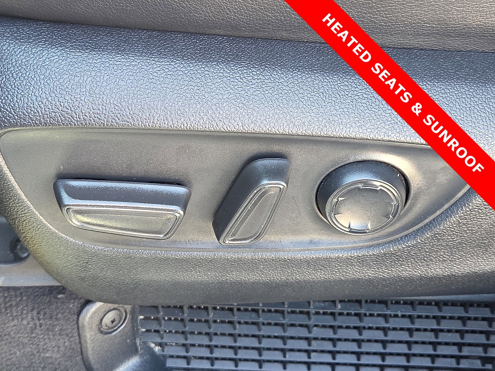 Used 2023 Toyota Sienna XSE w/ XSE Plus Package image 16