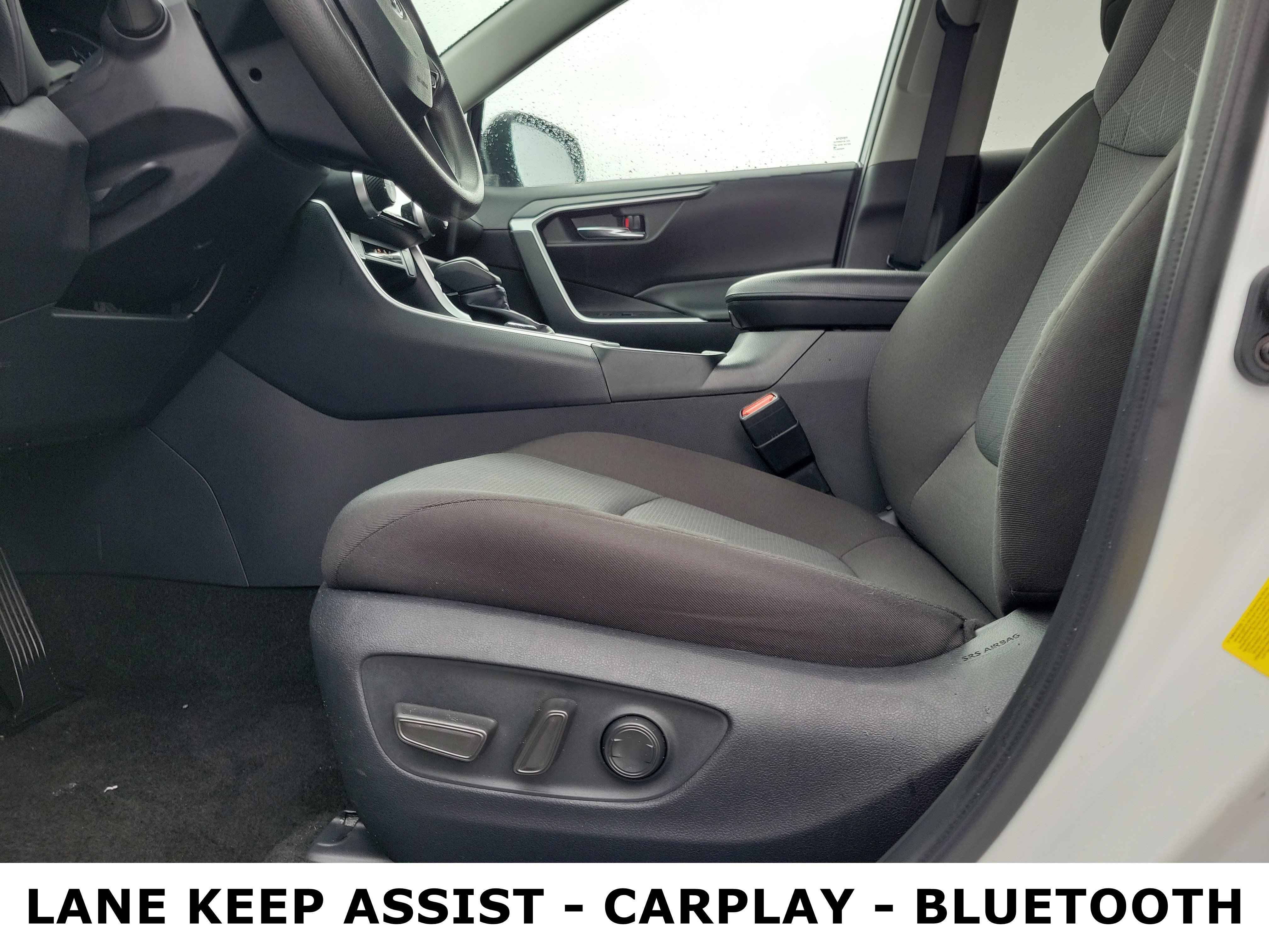 Used 2025 Toyota RAV4 XLE image 16