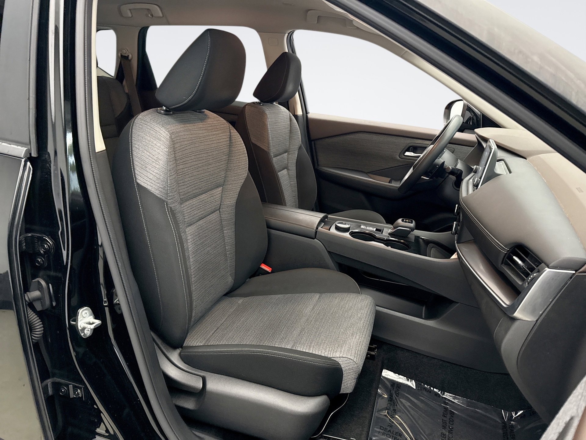 Used 2023 Nissan Rogue SV image 16