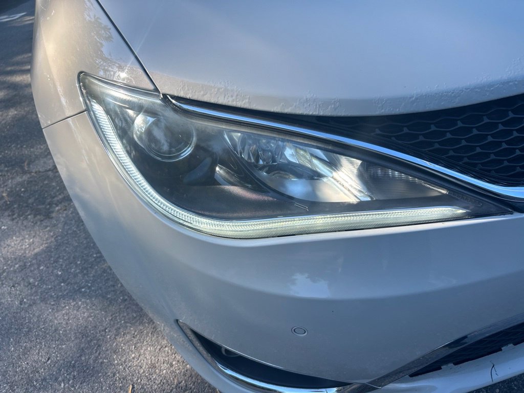 Used 2019 Chrysler Pacifica Limited w/ Advanced Safetytec Group FWD image 13