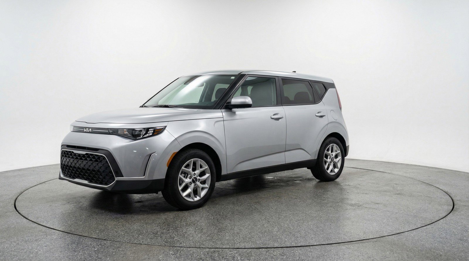Used 2025 Kia Soul LX w/ LX Technology Package image 3