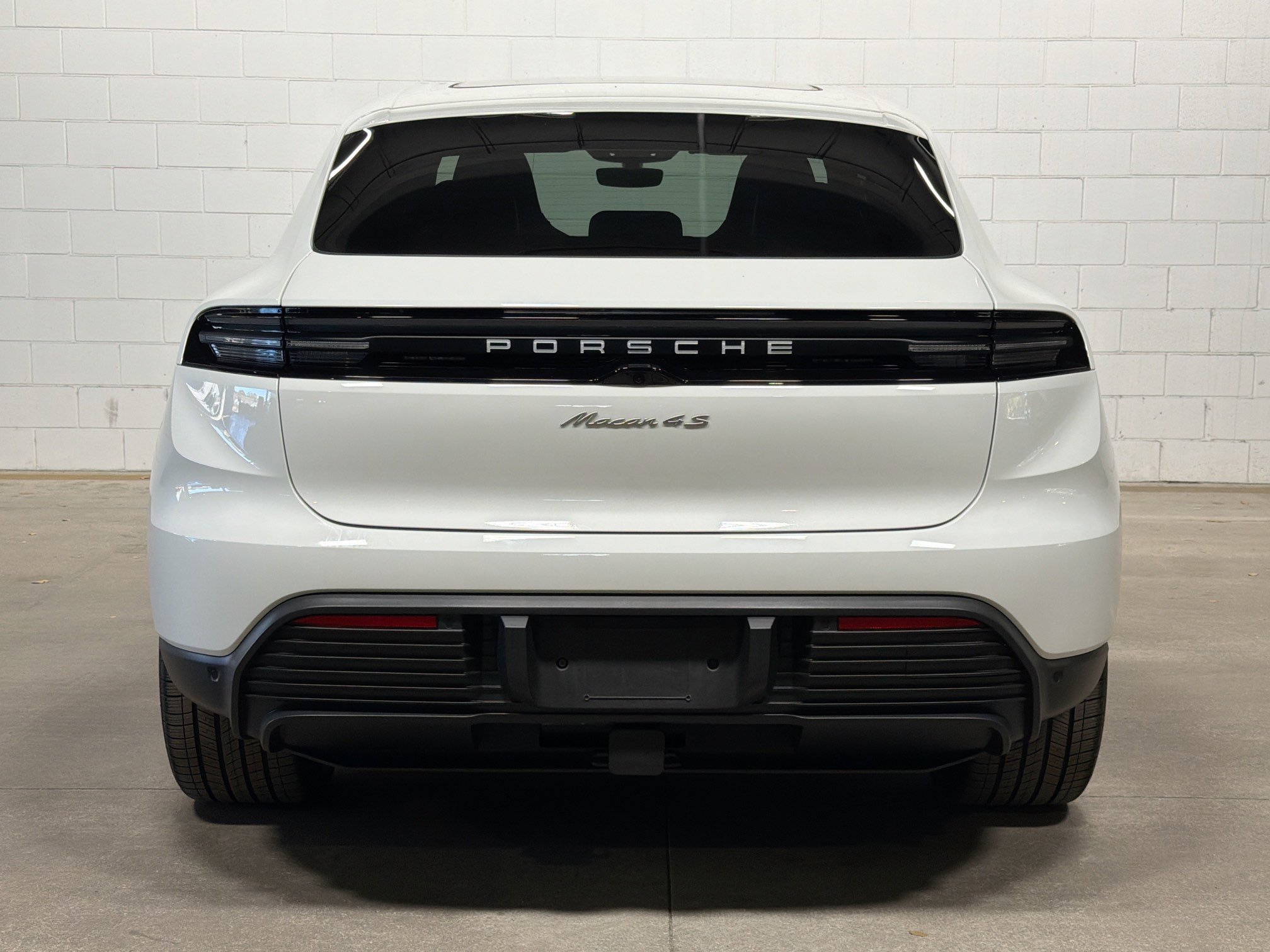 Certified 2025 Porsche Macan 4S Electric image 8