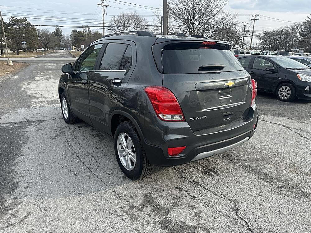 Used 2020 Chevrolet Trax LT w/ LT Convenience Package AWD/4WD image 3