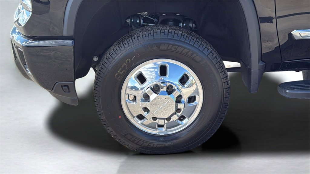 Used 2024 Chevrolet Silverado 3500 High Country w/ High Country Premium Package image 9