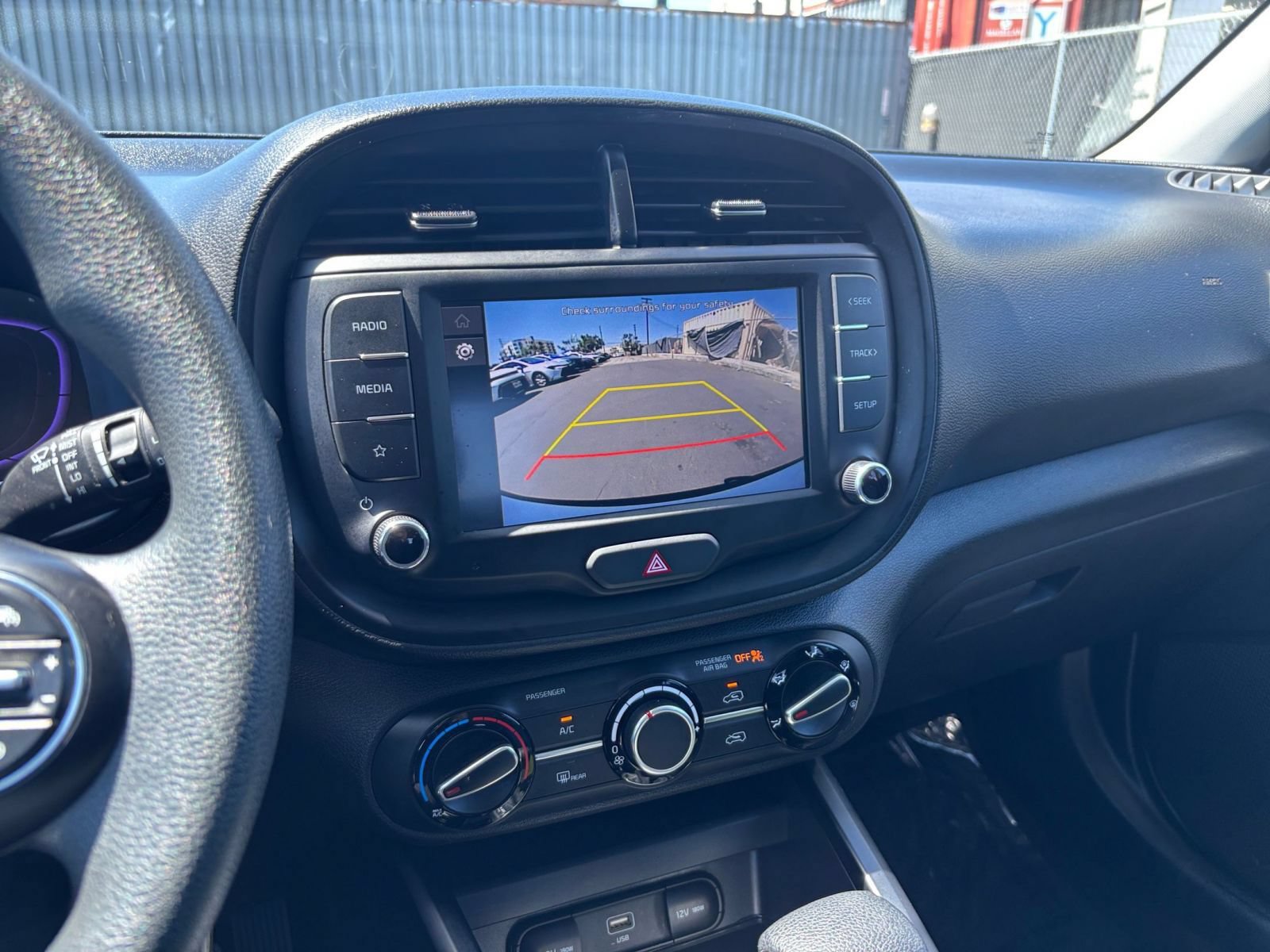 Used 2025 Kia Soul LX w/ LX Technology Package FWD image 24