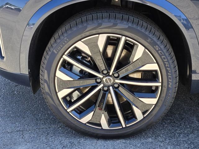 New 2025 Volvo XC90 T8 Core image 12