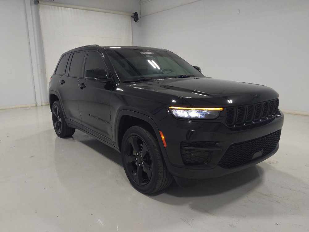 Used 2023 Jeep Grand Cherokee Altitude AWD/4WD image 13