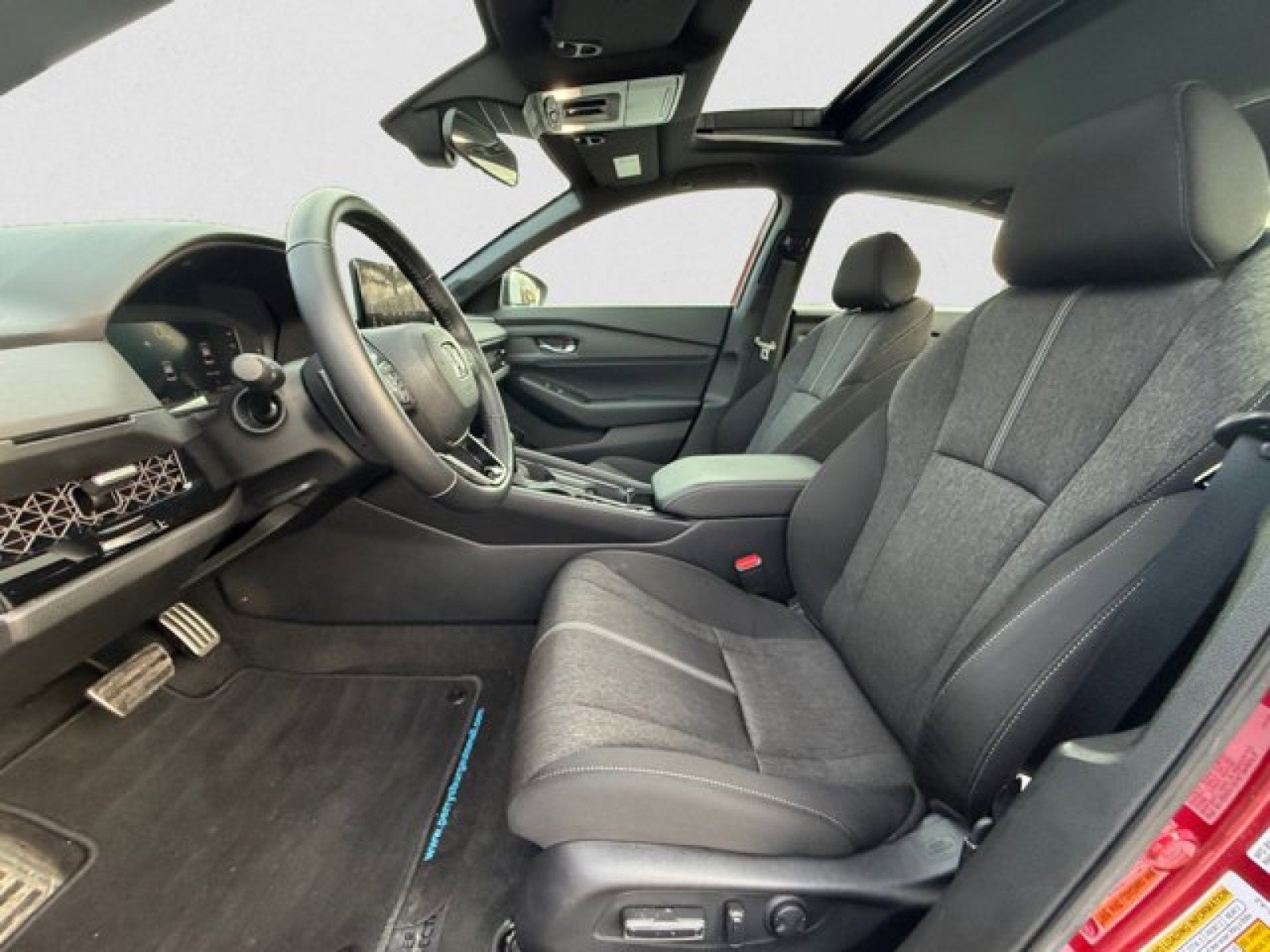 Used 2025 Honda Accord Sport image 10