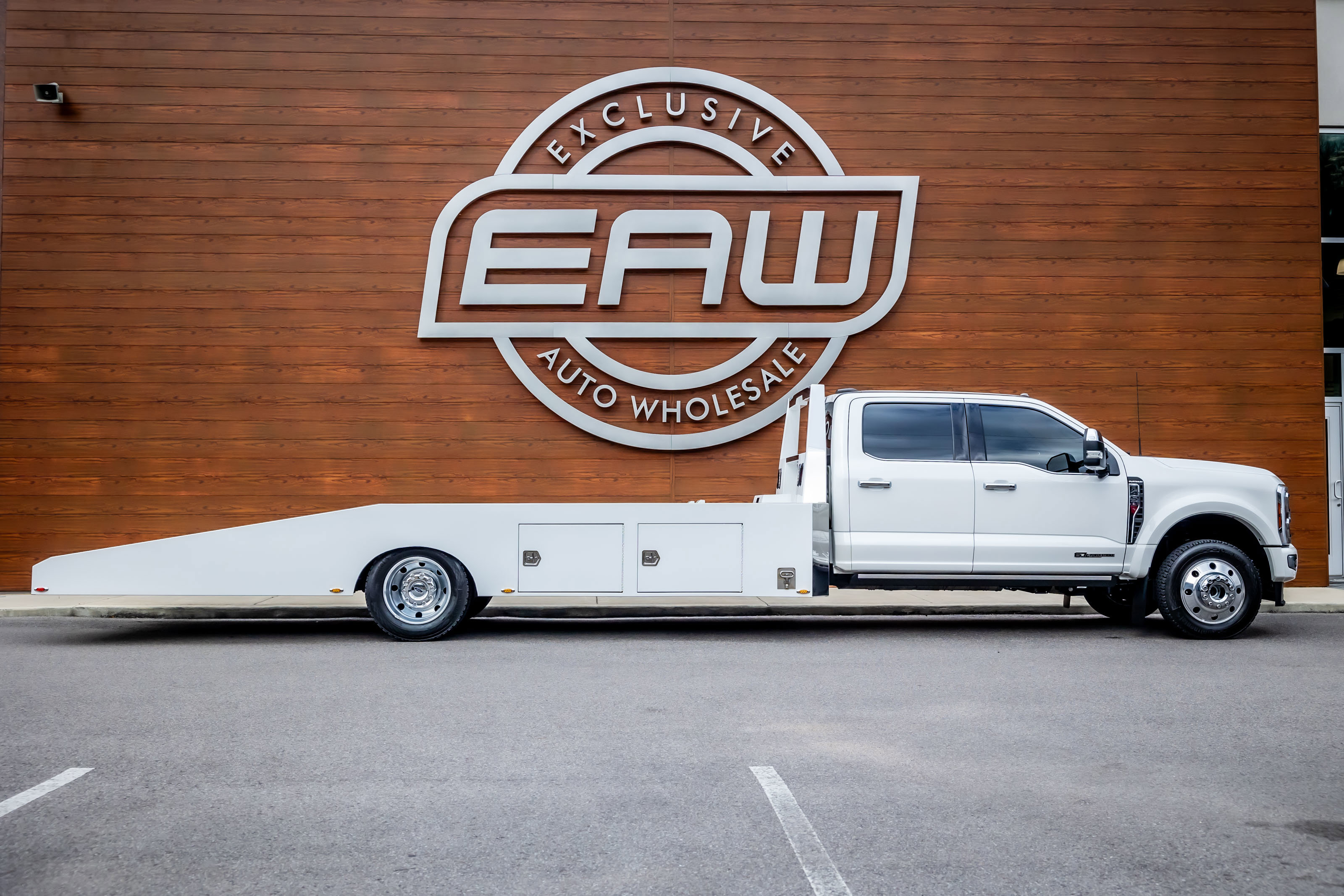 Used 2024 Ford F450 Platinum w/ FX4 Off-Road Package image 3