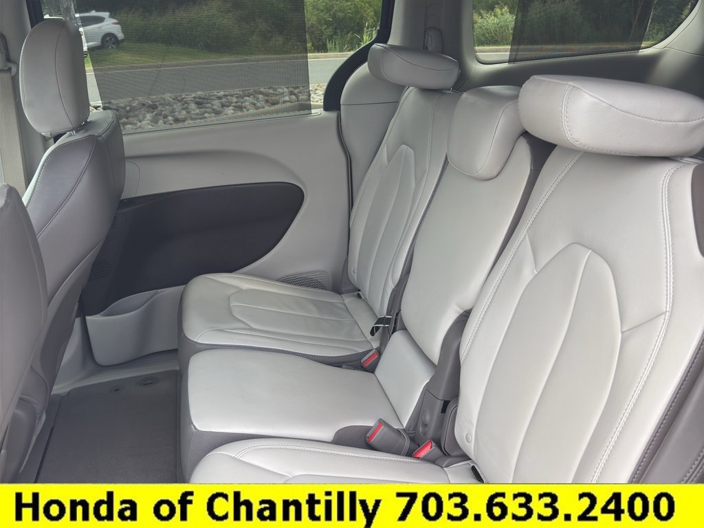 Used 2017 Chrysler Pacifica Touring-L w/ Tire & Wheel Group FWD image 20