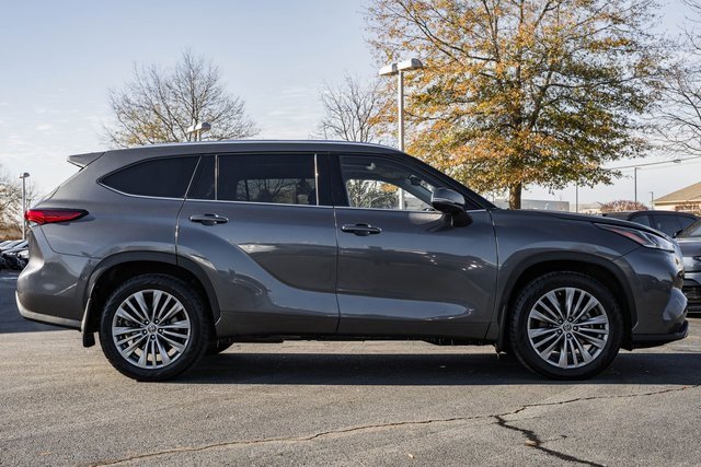 Used 2021 Toyota Highlander Platinum image 3