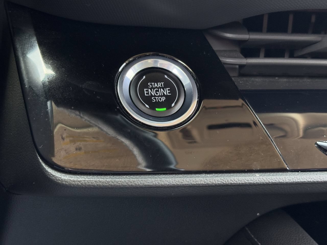 Used 2024 Buick Envision Preferred AWD/4WD image 18
