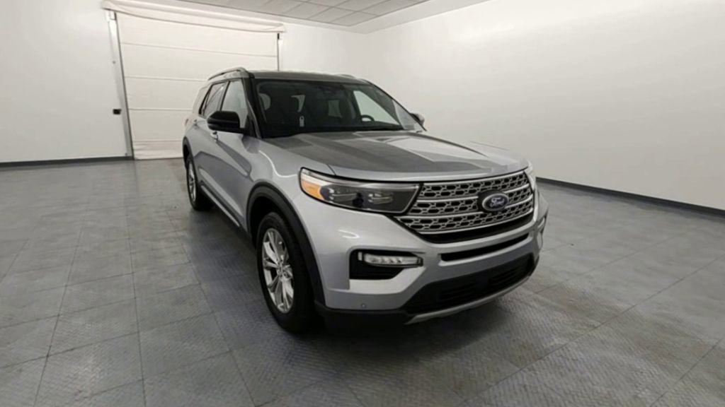 Used 2022 Ford Explorer Limited w/ Equipment Group 301A image 2