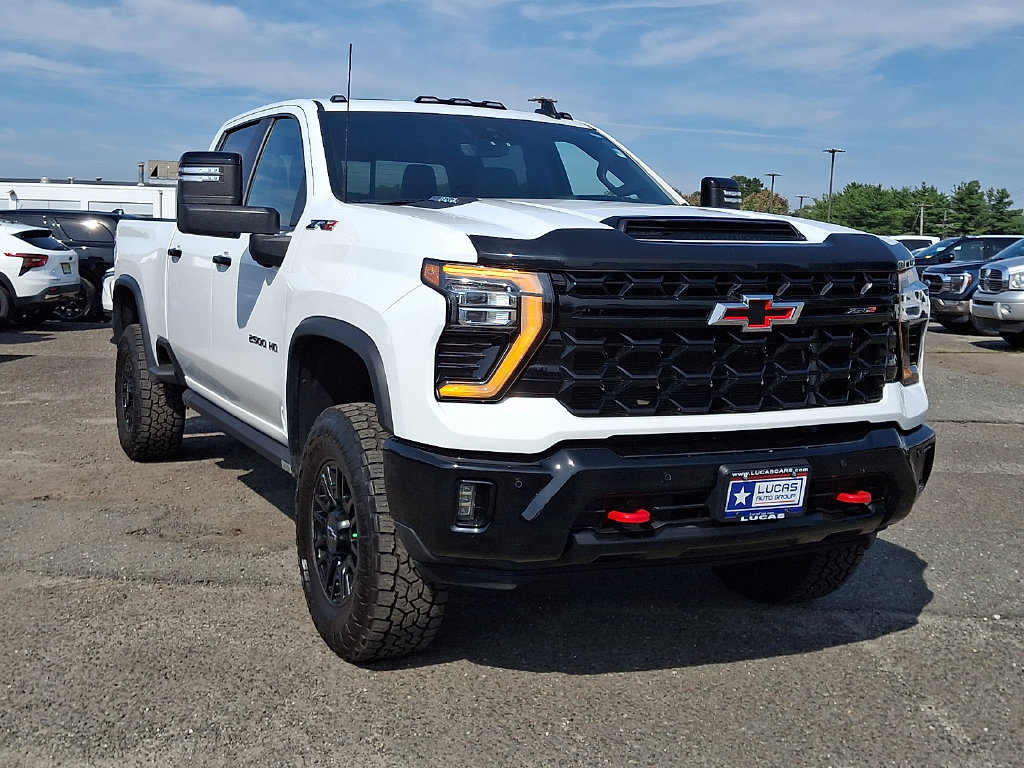 Used 2025 Chevrolet Silverado 2500 ZR2 w/ Technology Package AWD/4WD image 2