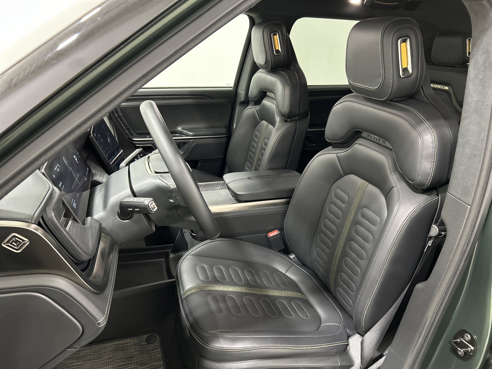 Used 2023 Rivian R1S Adventure image 20