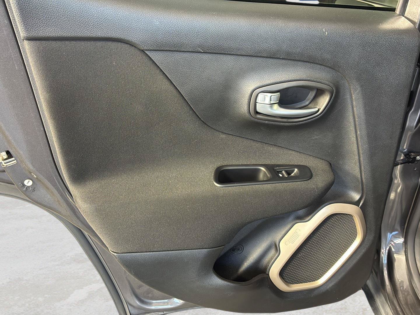 Used 2017 Jeep Renegade Latitude w/ Cold Weather Group AWD/4WD image 22