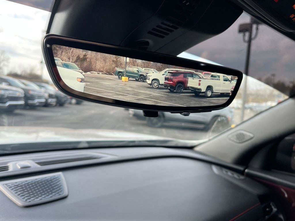 Used 2025 Chevrolet Traverse RS AWD/4WD image 19