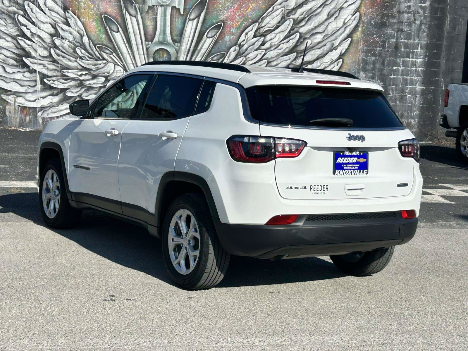 Used 2024 Jeep Compass Latitude AWD/4WD image 5