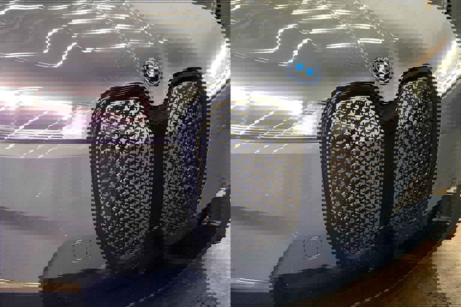 Used 2023 BMW iX xDrive50 image 32