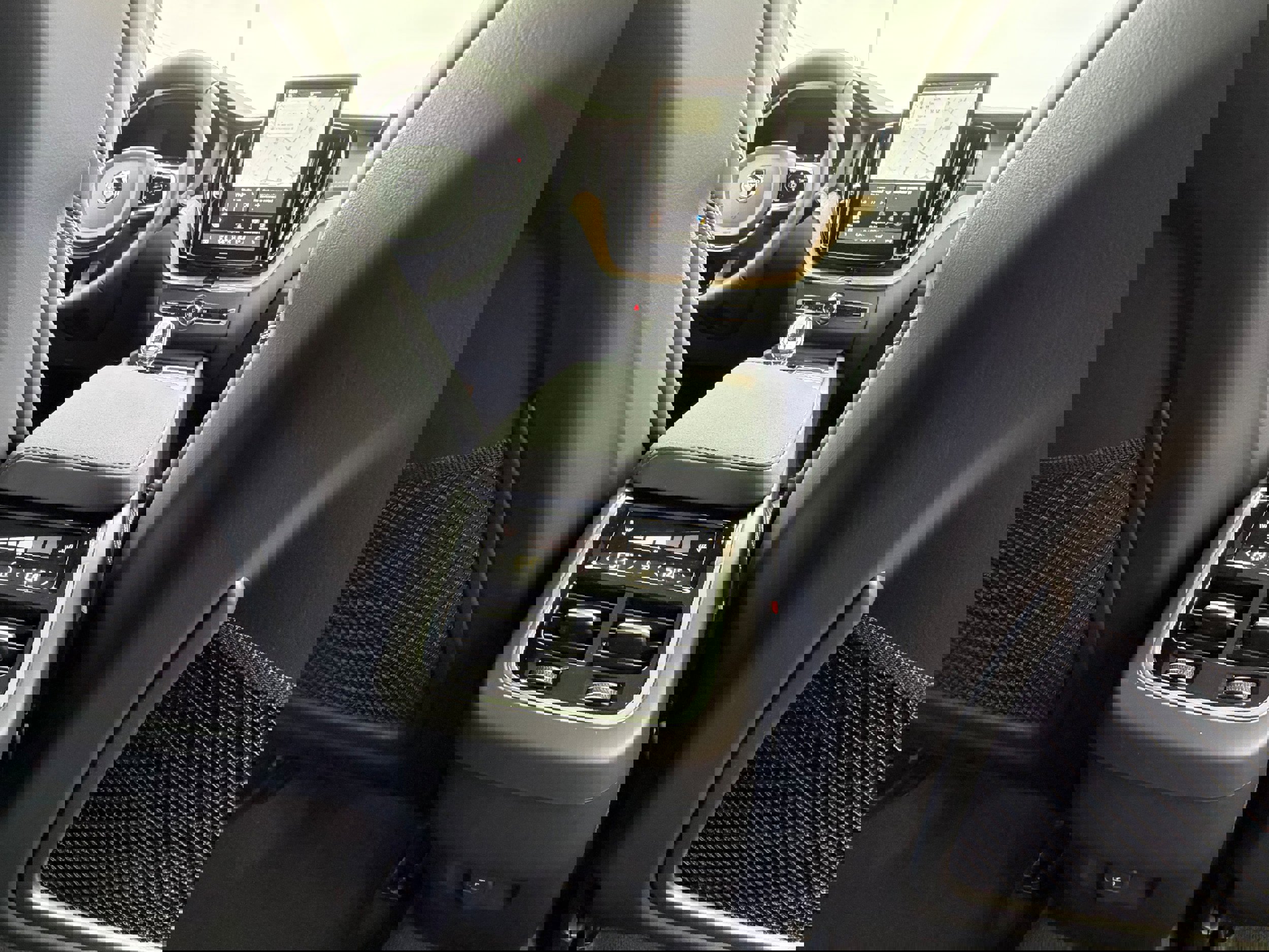 New 2026 Volvo XC60 B5 Ultra w/ Protection Package Premier image 11