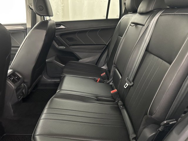 Used 2022 Volkswagen Tiguan SE w/ Panoramic Sunroof Package image 27