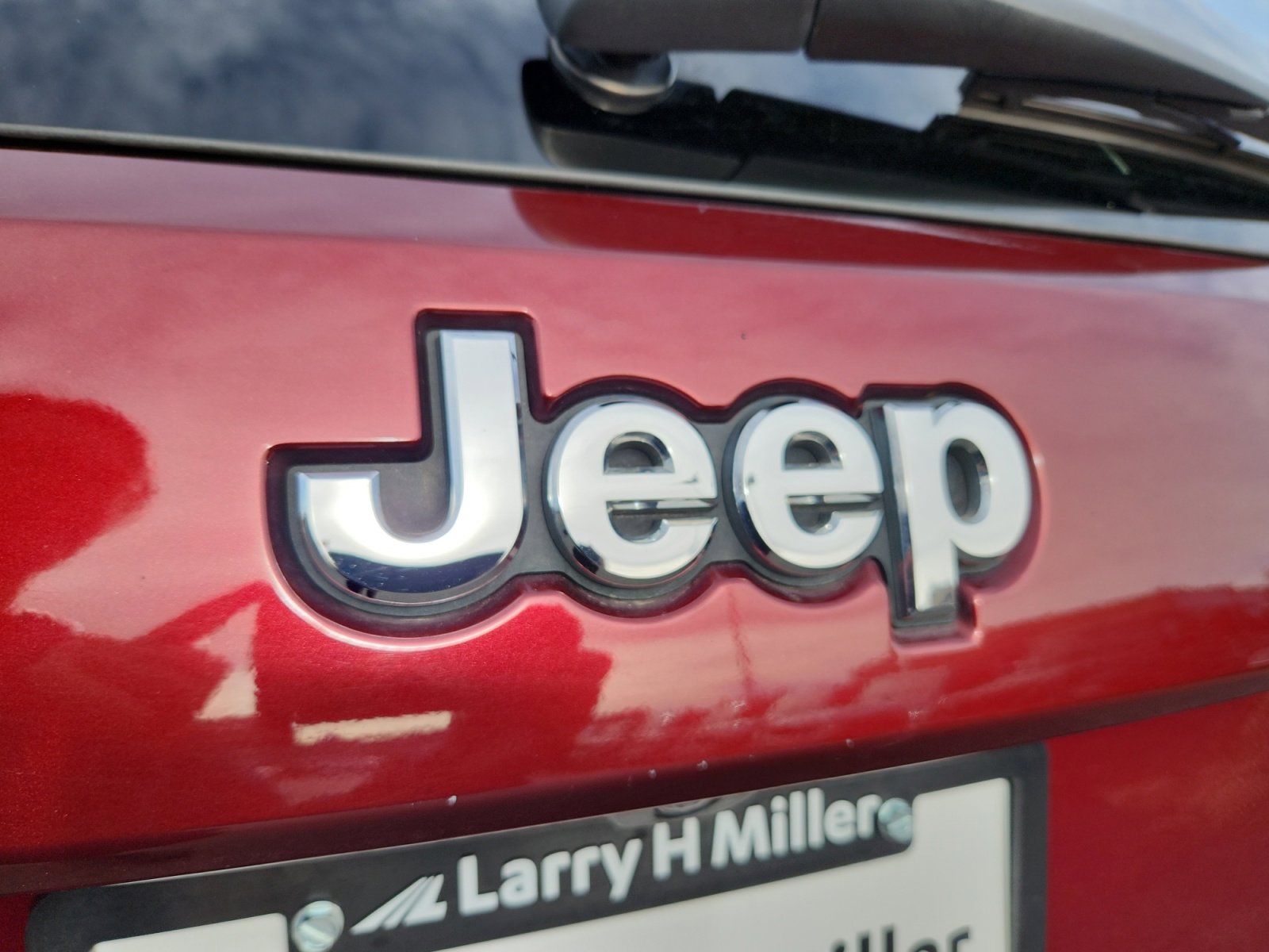 Used 2019 Jeep Grand Cherokee Laredo w/ 18" Wheel & 8.4" Radio Group image 23