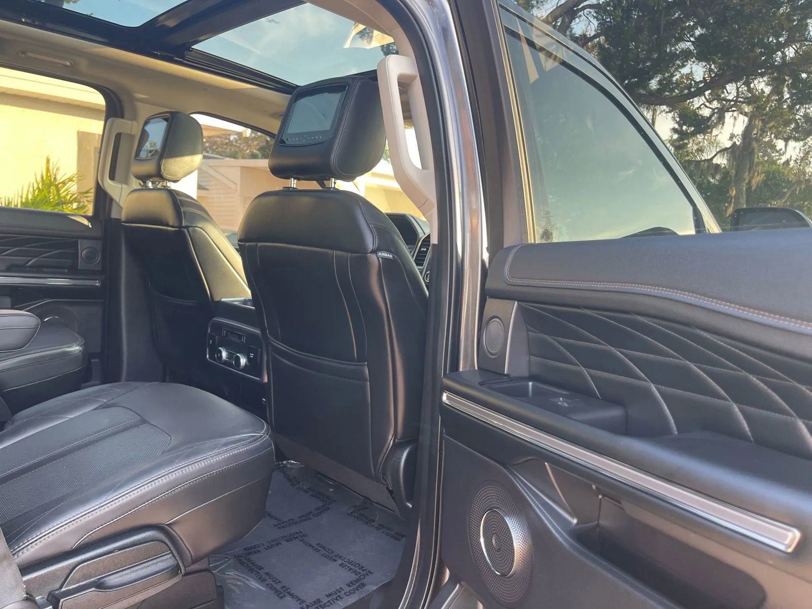 Used 2019 Ford Expedition Platinum image 10
