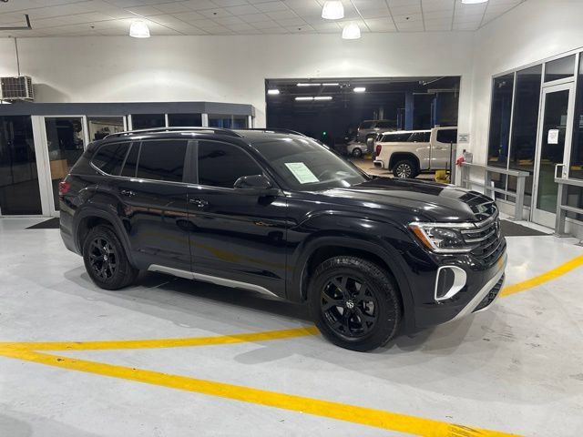Used 2024 Volkswagen Atlas Peak Edition SEL AWD/4WD image 10
