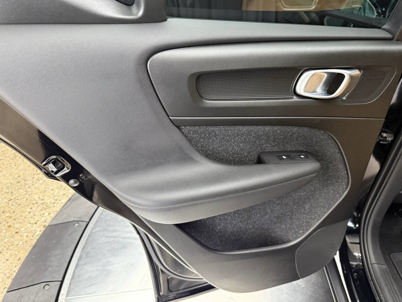 Used 2019 Volvo XC40 T5 Momentum image 19