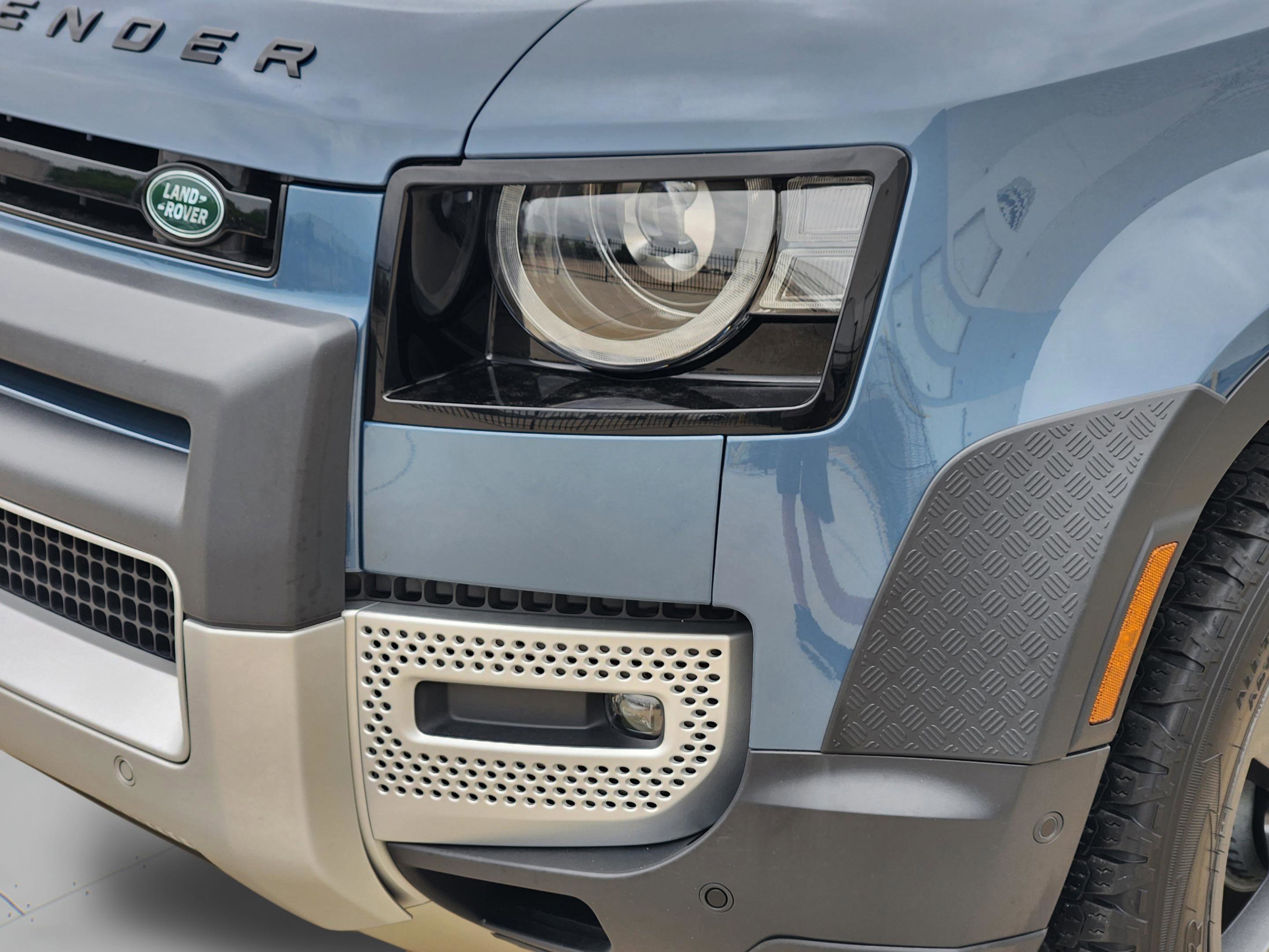 Certified 2025 Land Rover Defender 110 S image 31