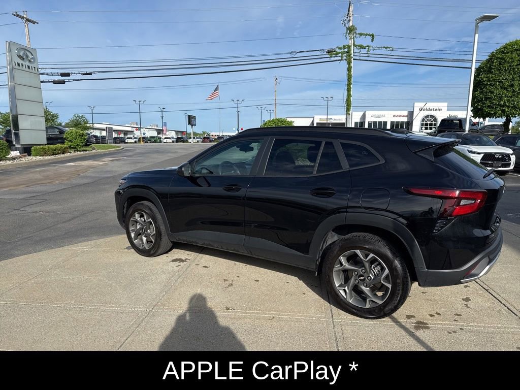Used 2025 Chevrolet Trax LT w/ LT Convenience Package FWD image 9