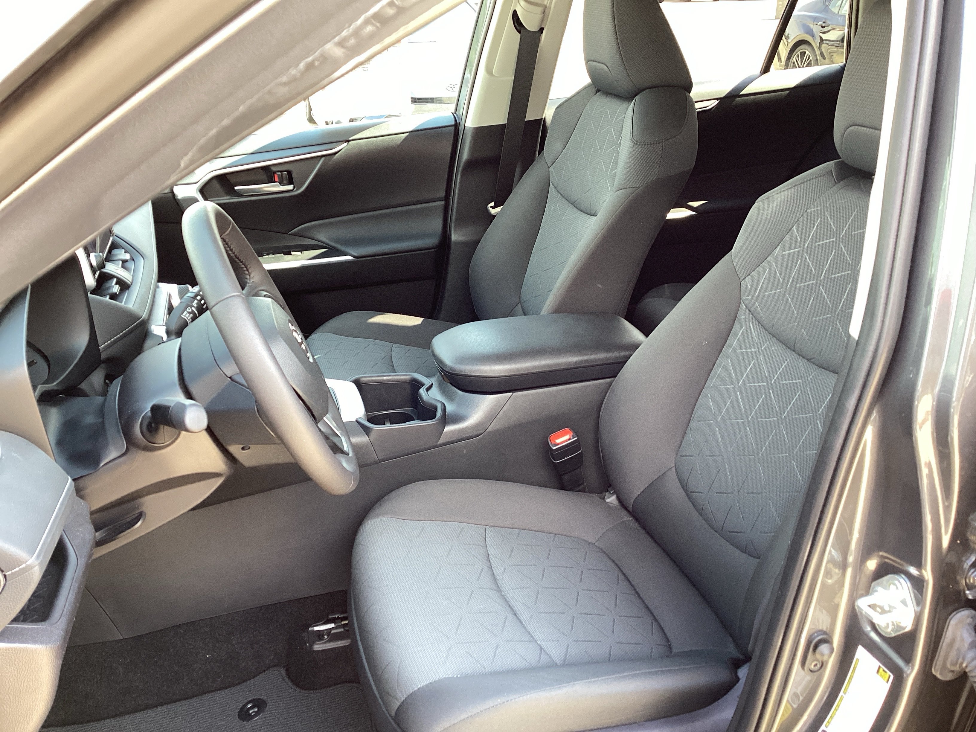 Used 2025 Toyota RAV4 XLE w/ Convenience Package AWD/4WD image 15