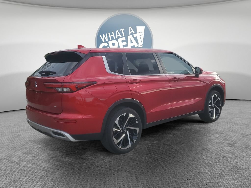 Used 2024 Mitsubishi Outlander SE AWD/4WD image 3