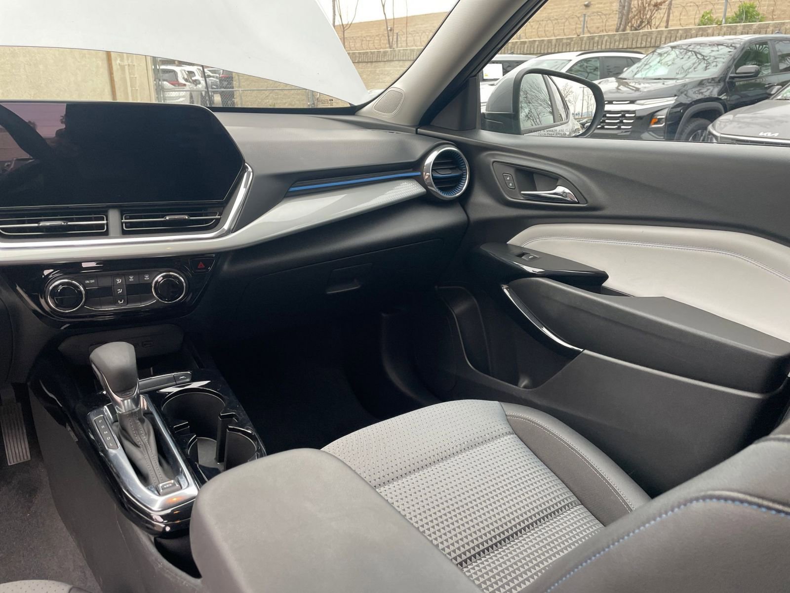 Used 2025 Chevrolet Trax LT image 35