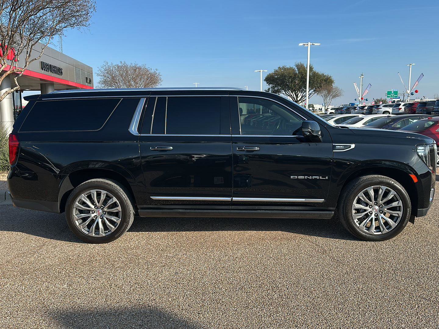 Used 2022 GMC Yukon XL Denali image 2