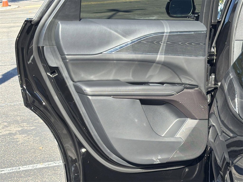 Used 2025 Cadillac Lyriq Luxury image 25