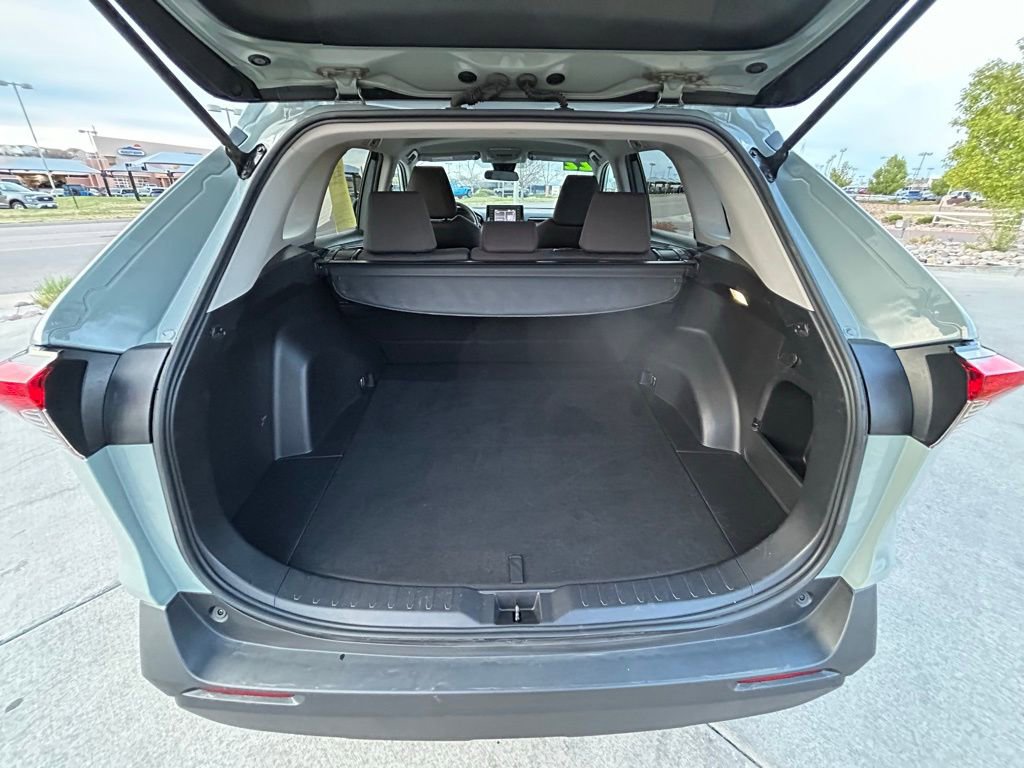 Used 2022 Toyota RAV4 XLE AWD/4WD image 27