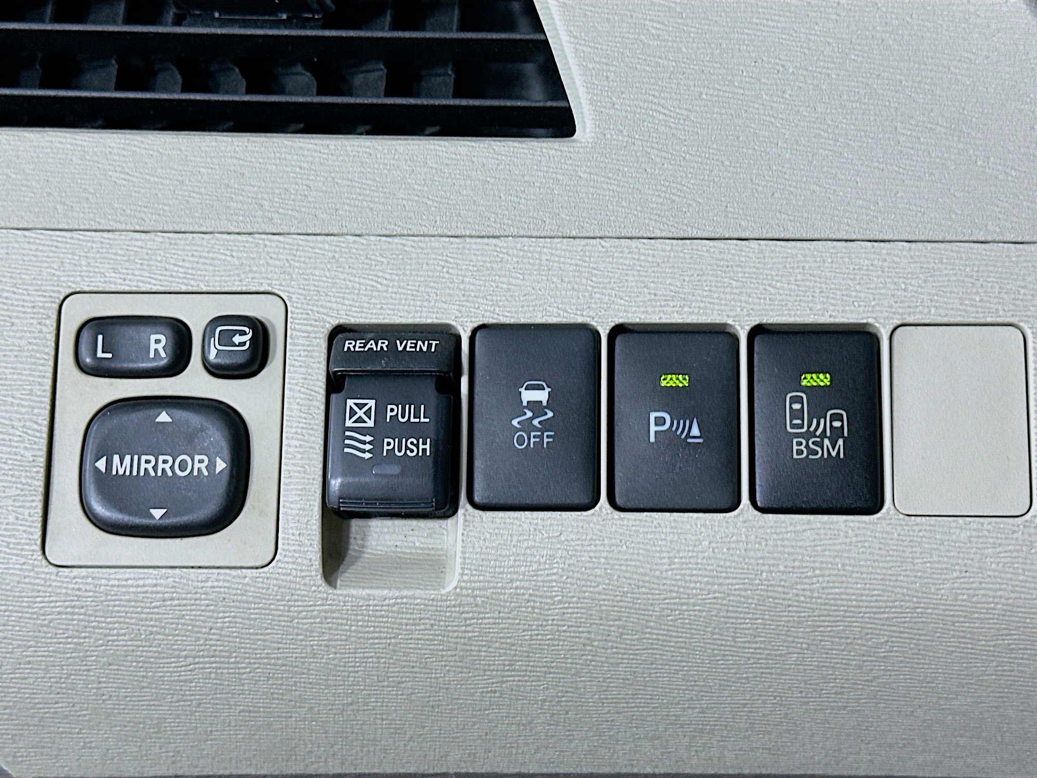 Used 2013 Toyota Sienna Limited w/ Premium Pkg FWD image 17