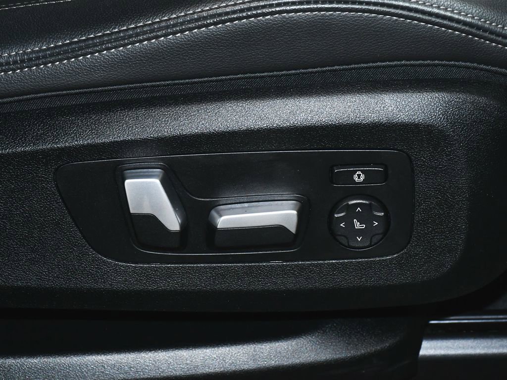 Used 2022 BMW X6 xDrive40i w/ Executive Package image 64