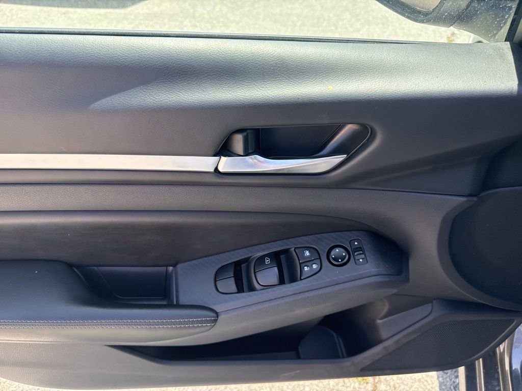Used 2022 Nissan Altima 2.5 SV FWD image 12