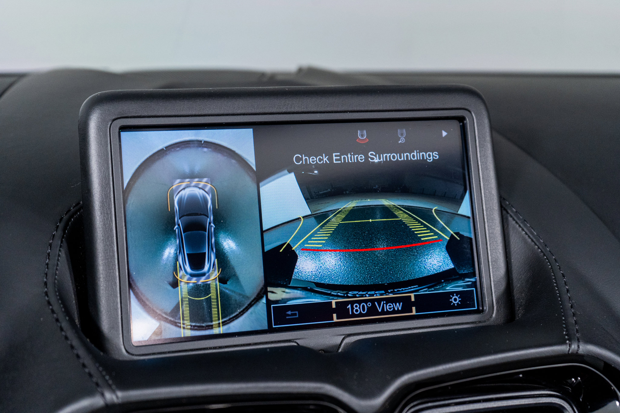 Used 2021 Aston Martin V8 Vantage Roadster image 38