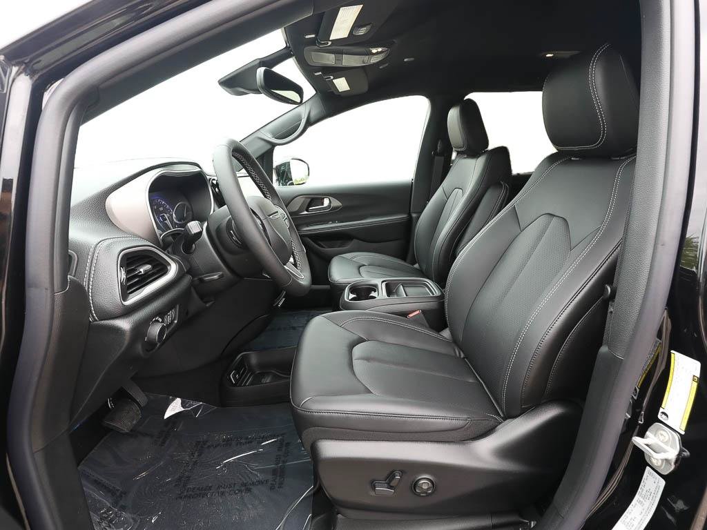 New 2027 Chrysler Pacifica Select AWD/4WD image 10