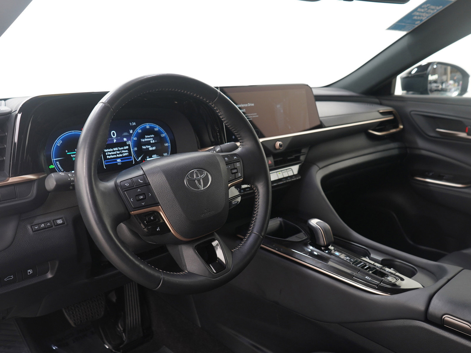 Used 2025 Toyota Crown XLE AWD/4WD image 23