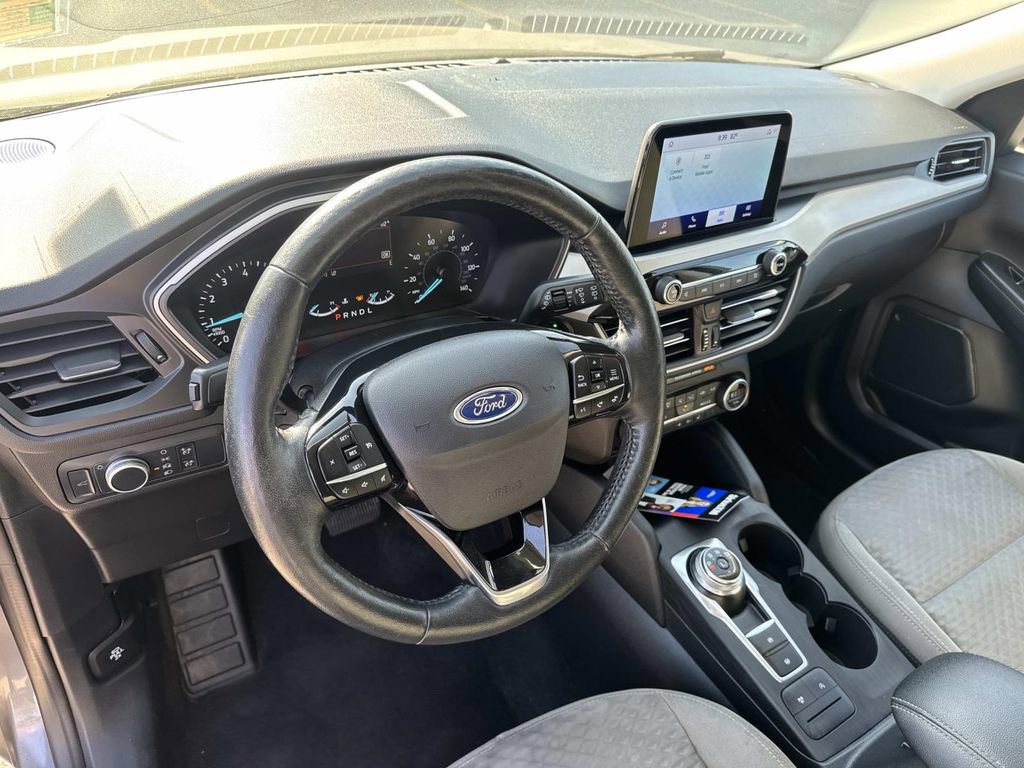 Used 2021 Ford Escape SE image 17