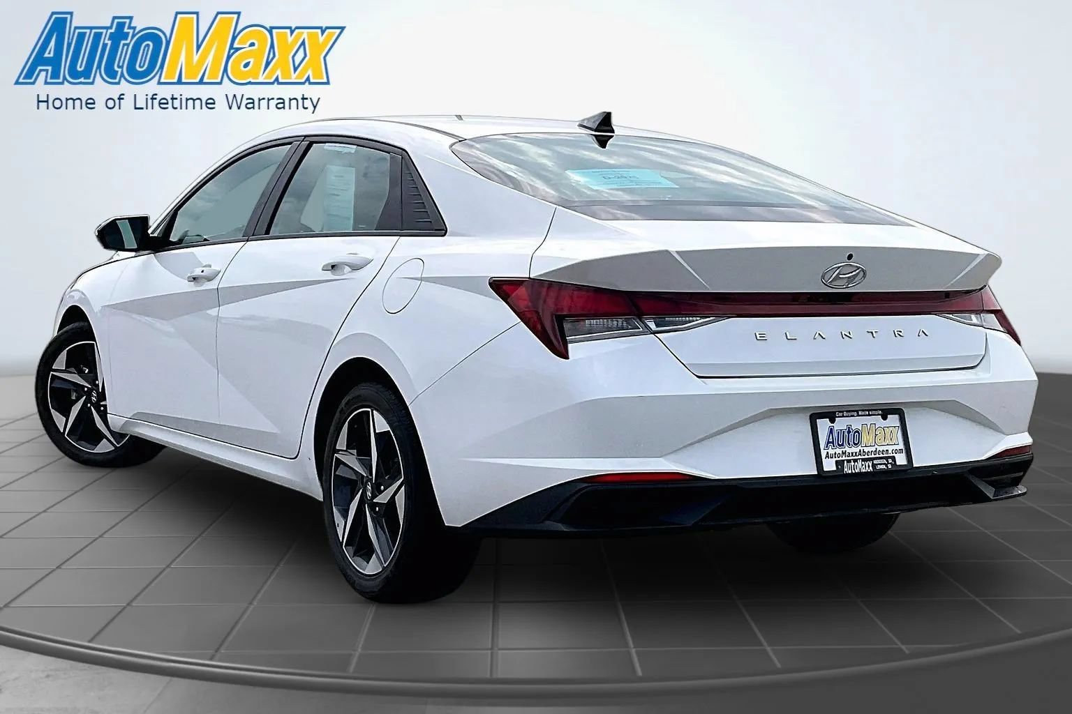 Used 2023 Hyundai Elantra SEL w/ Convenience Package FWD image 5