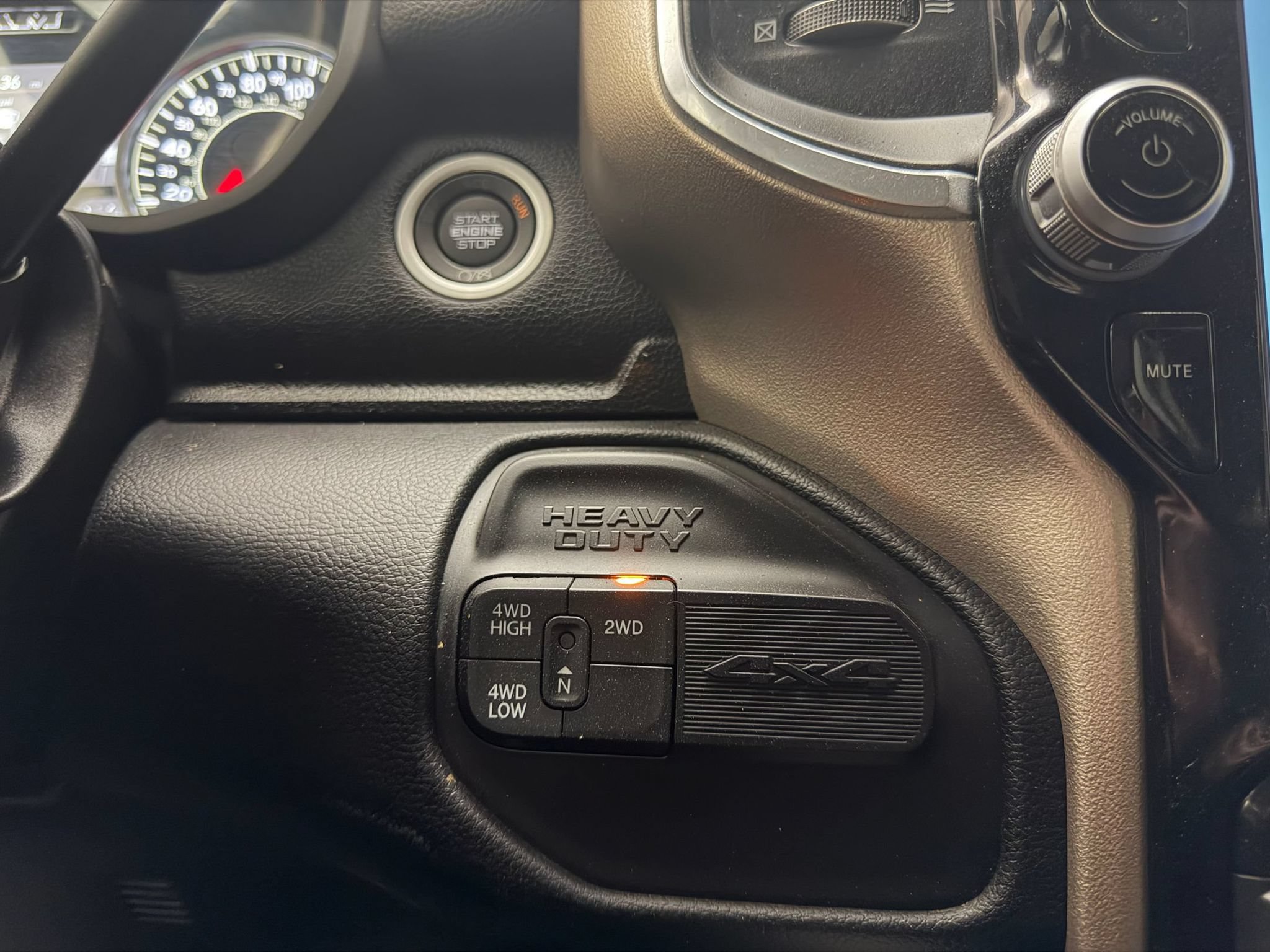 Used 2024 RAM 3500 Laramie AWD/4WD image 18